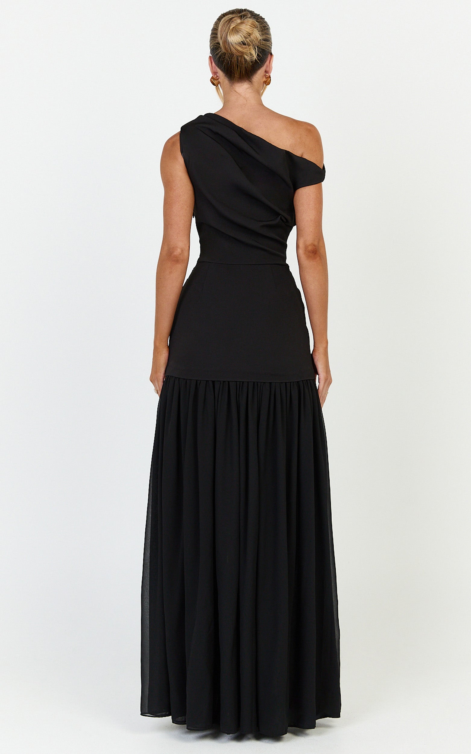 Azure Maxi Dress - Tipped Shoulder Dress With Tuck Detail and Leg Split in Black - View 5