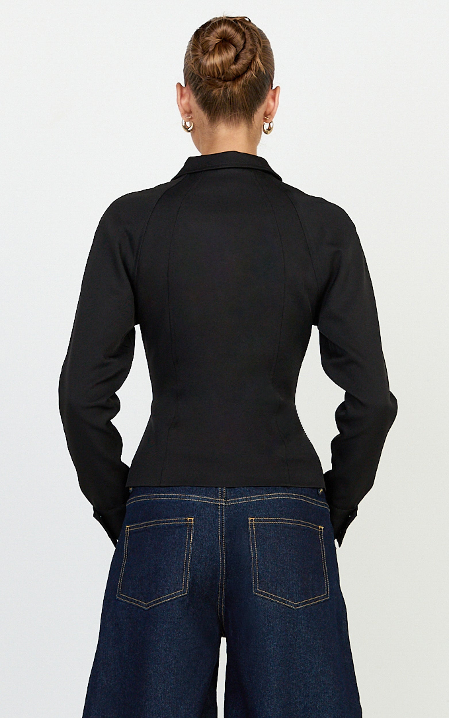 Lioness - Form Jacket in Noir - View 5