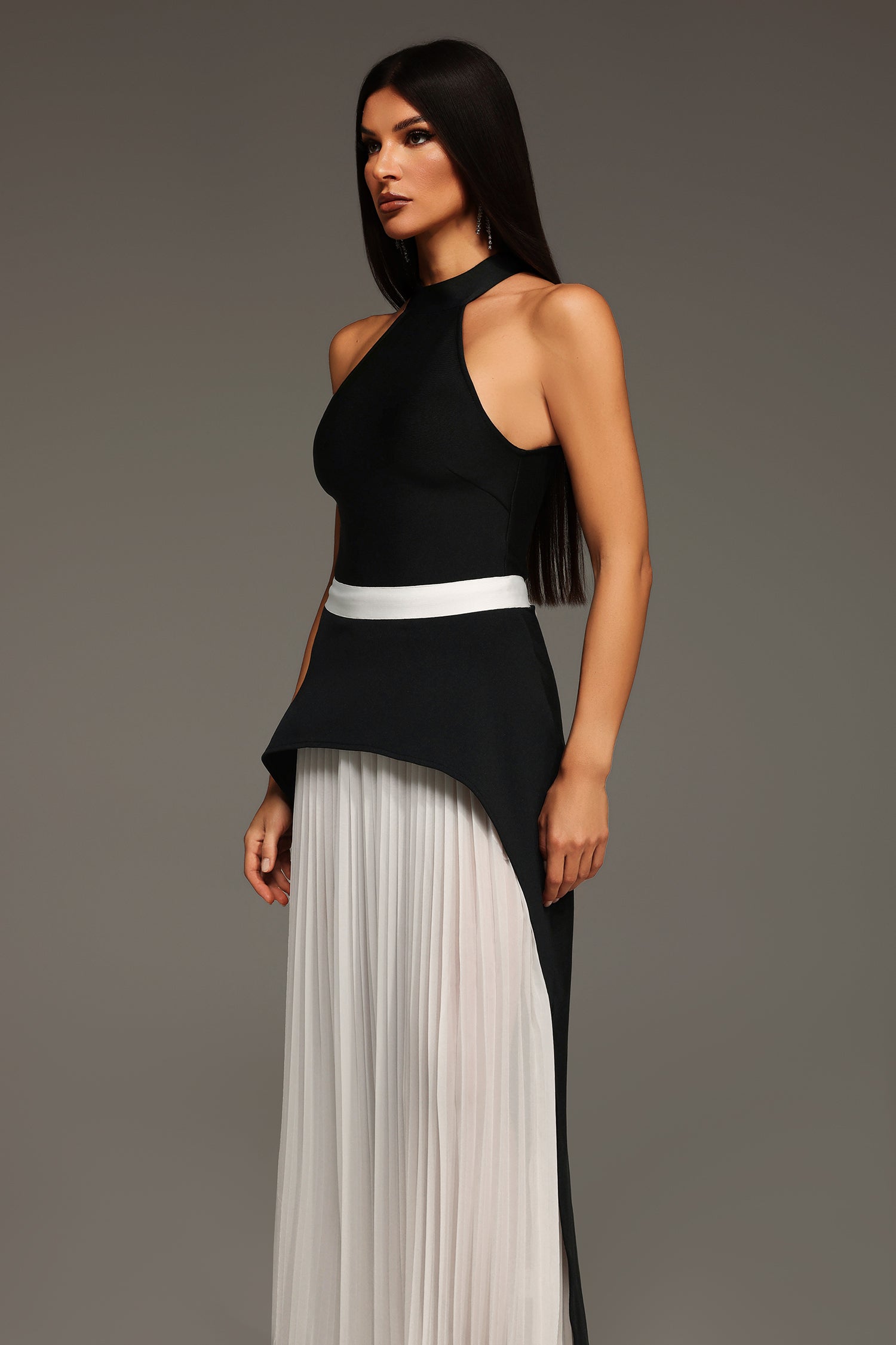 Mila Sleeveless Halter Wrinkles Maxi Dress