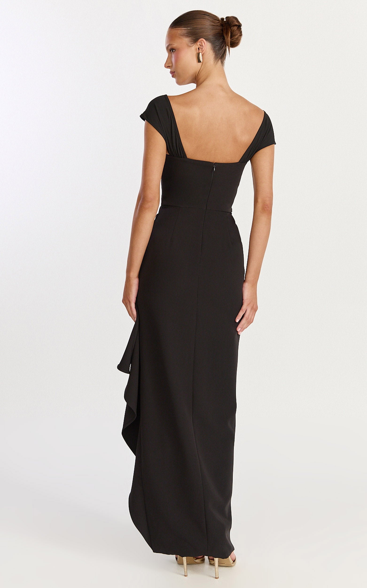 Skye Maxi Dress - V Shaped Neckline Short Sleeve Dress in Black - View 5