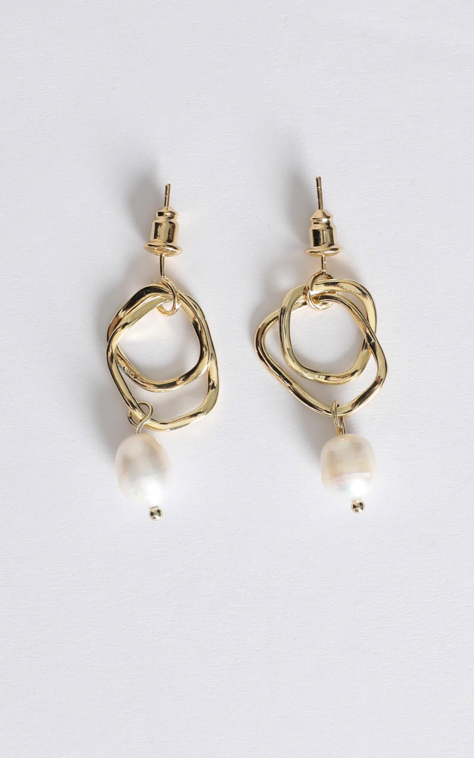Flora Double Hoop Drop Earring in Gold And Pearl - View 2