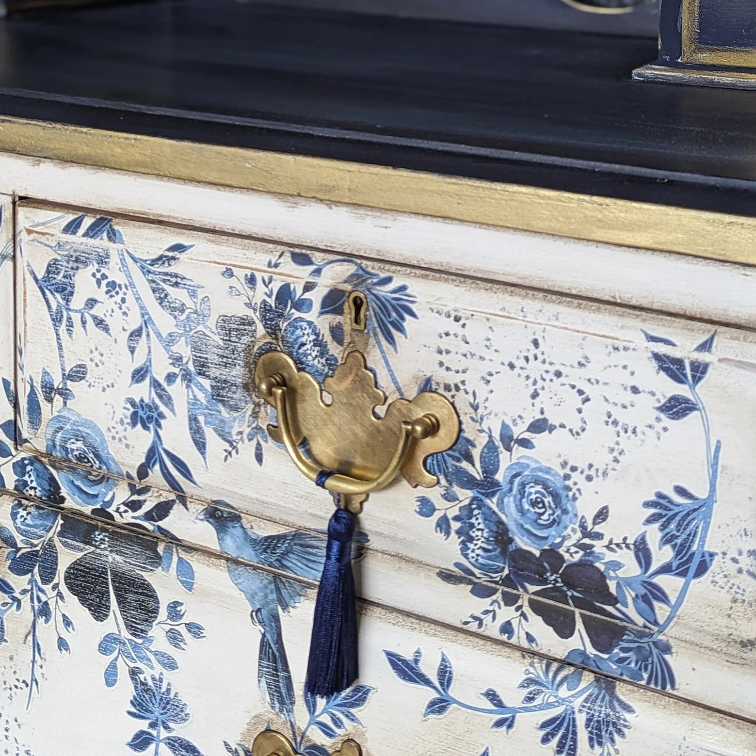 [Copy]Bohemian Vintage Electric Blue Winged Insect Botanical Motif Locker