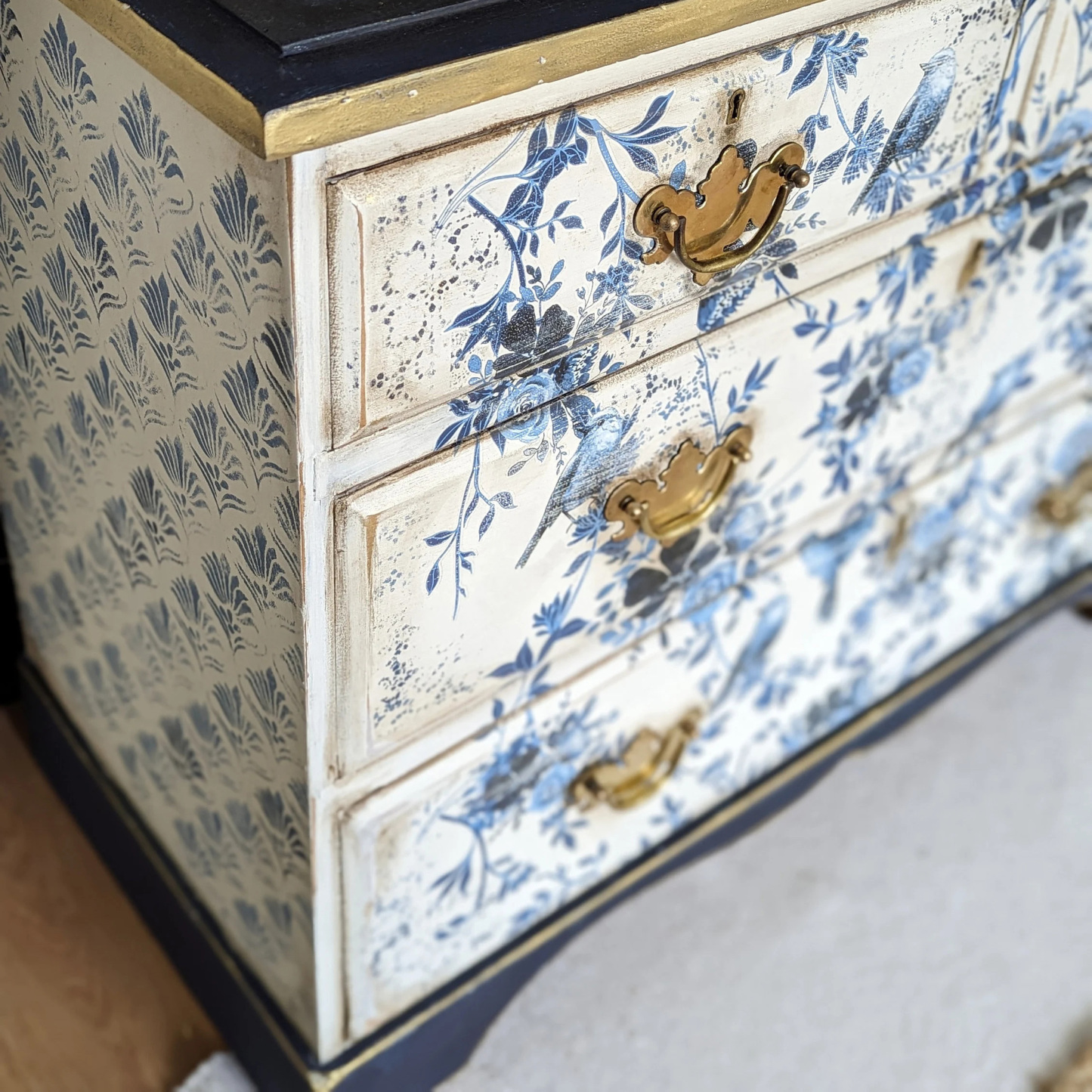 [Copy]Bohemian Vintage Electric Blue Winged Insect Botanical Motif Locker