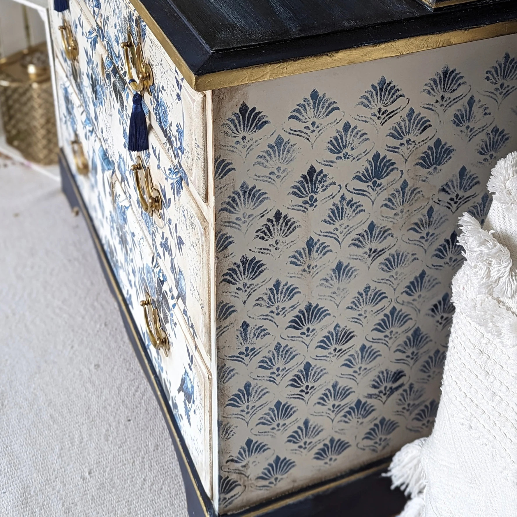 [Copy]Bohemian Vintage Electric Blue Winged Insect Botanical Motif Locker