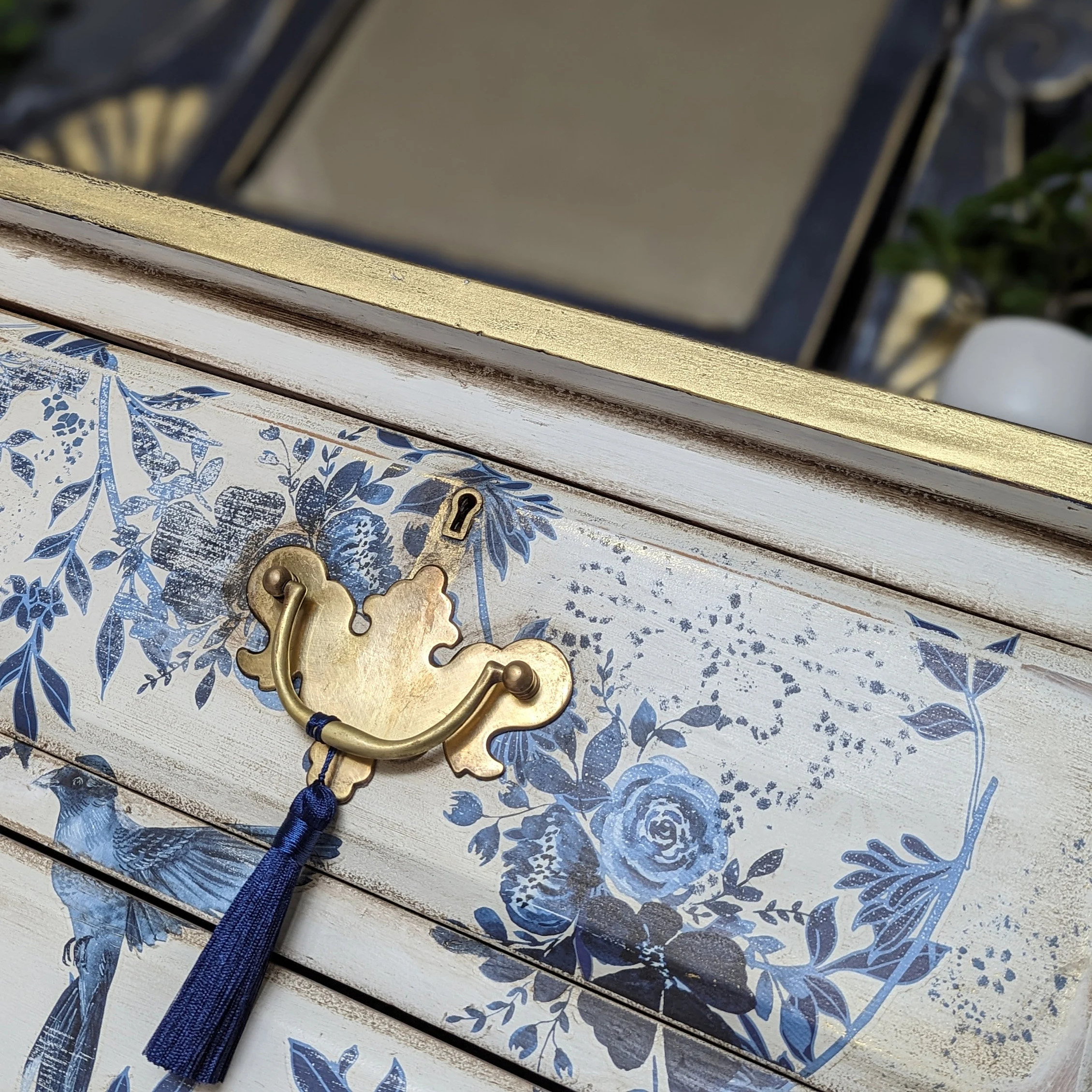 [Copy]Bohemian Vintage Electric Blue Winged Insect Botanical Motif Locker