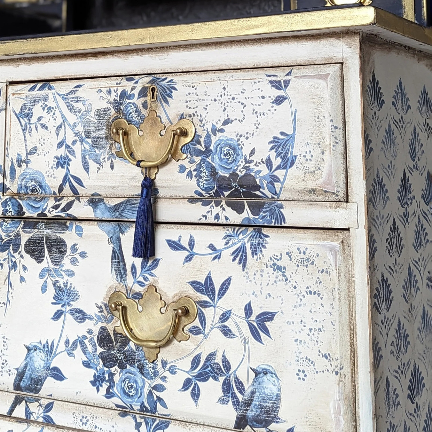 [Copy]Bohemian Vintage Electric Blue Winged Insect Botanical Motif Locker
