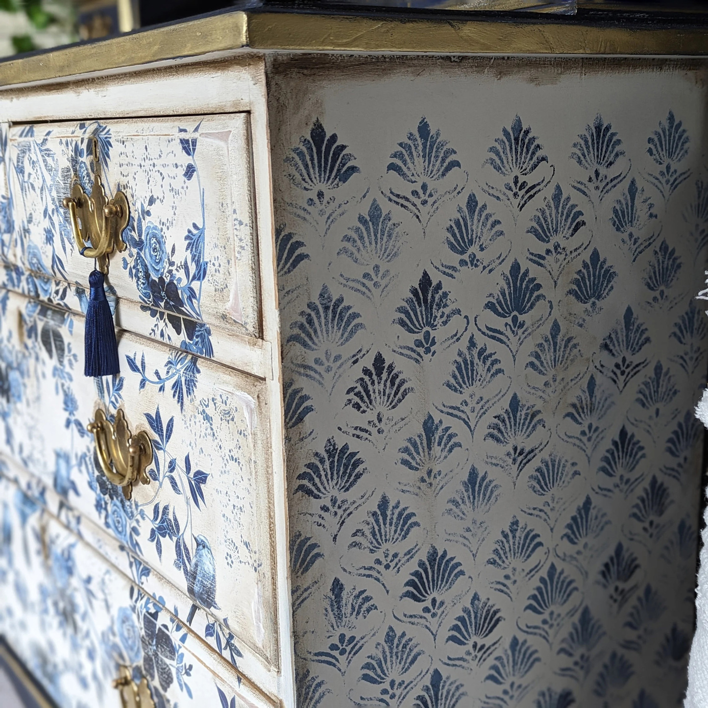 [Copy]Bohemian Vintage Electric Blue Winged Insect Botanical Motif Locker