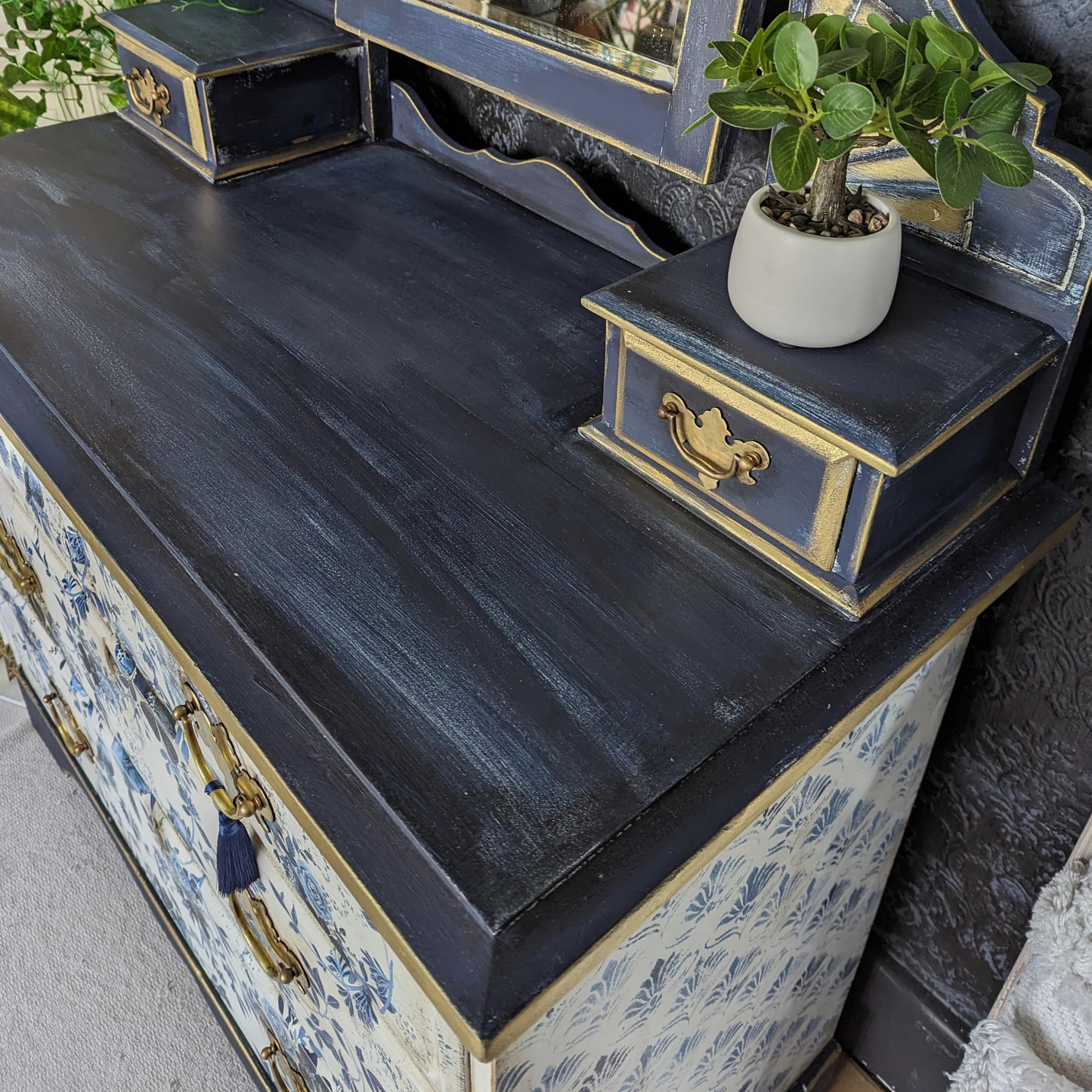 [Copy]Bohemian Vintage Electric Blue Winged Insect Botanical Motif Locker