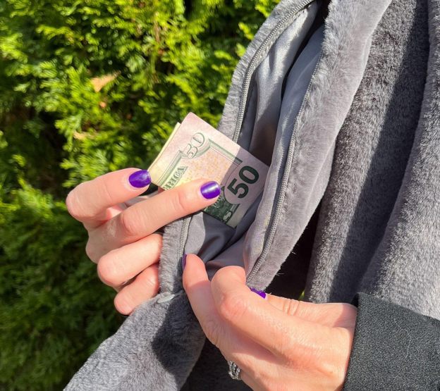 🔥LAST DAY 49% OFF – 🧣✨Faux Fur Scarf With Hidden Zipper Pocket For Cell Phone and Valuables