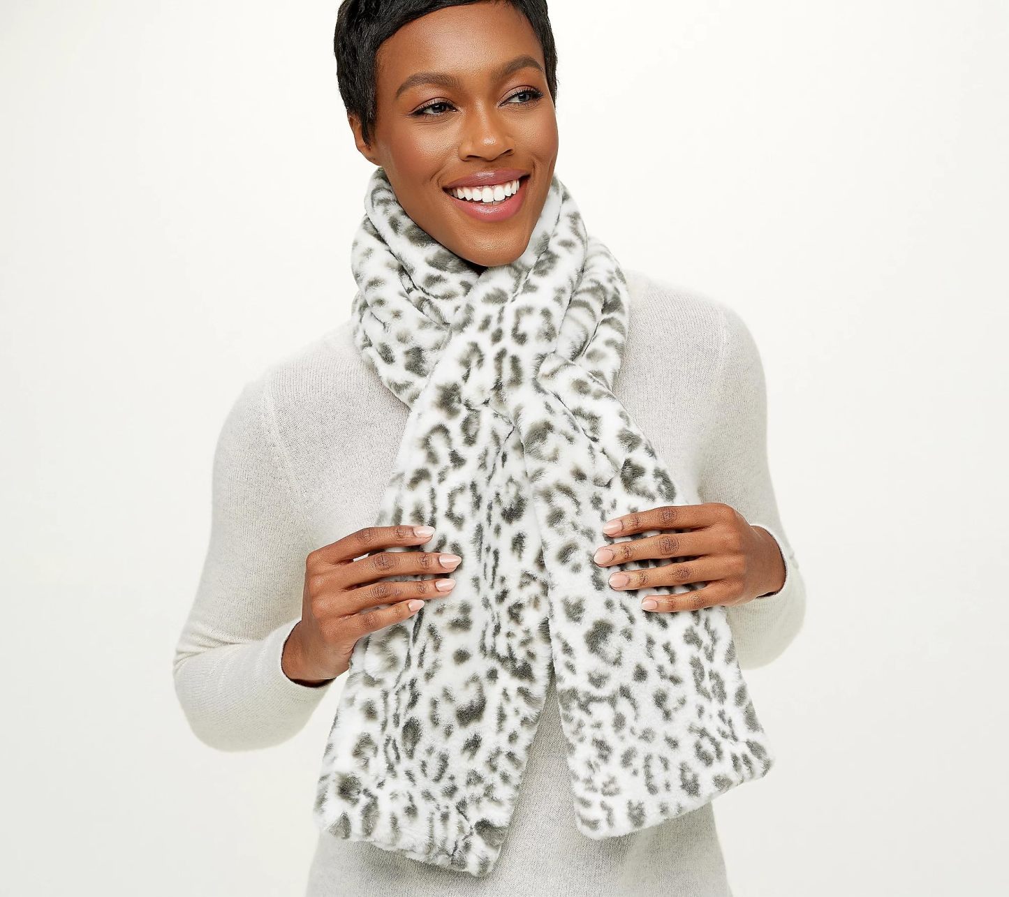 🔥LAST DAY 49% OFF – 🧣✨Faux Fur Scarf With Hidden Zipper Pocket For Cell Phone and Valuables