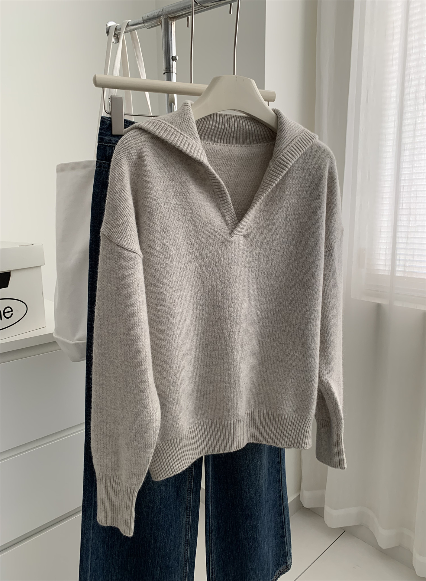 V-neck sweater women's knitted fall/winter relaxed style sweater