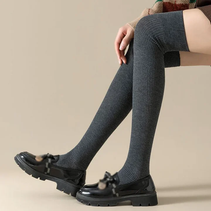 🧦Thickened Over-the-Knee Socks – The Perfect Blend of Warmth and Style