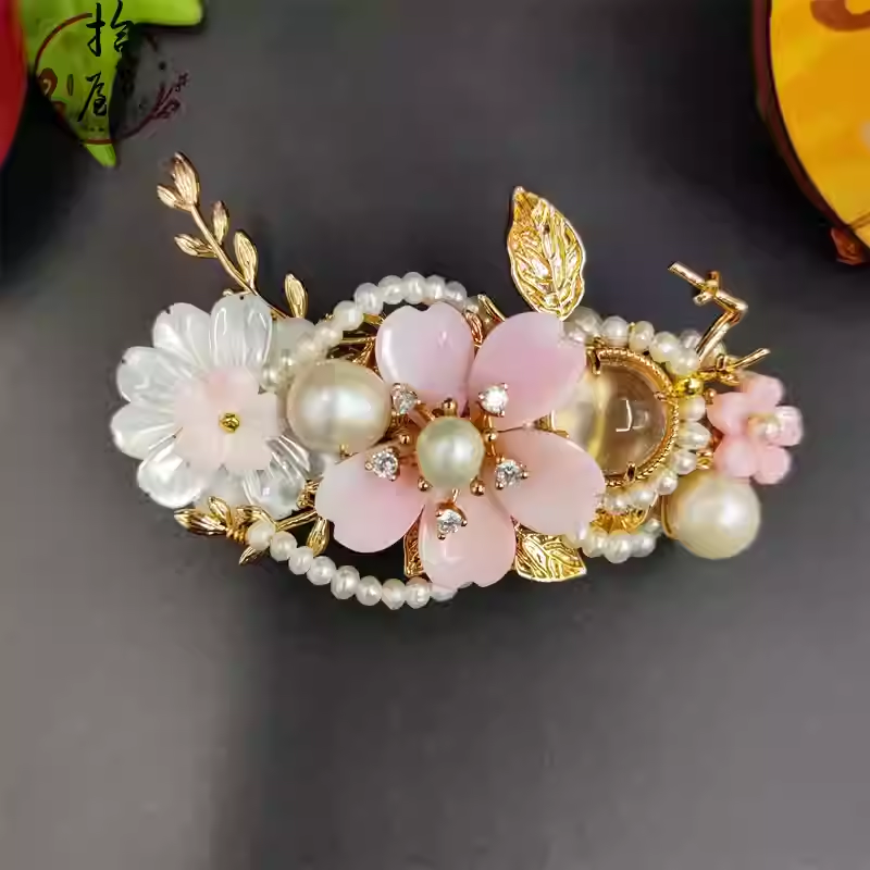 queen's pearl hair clip