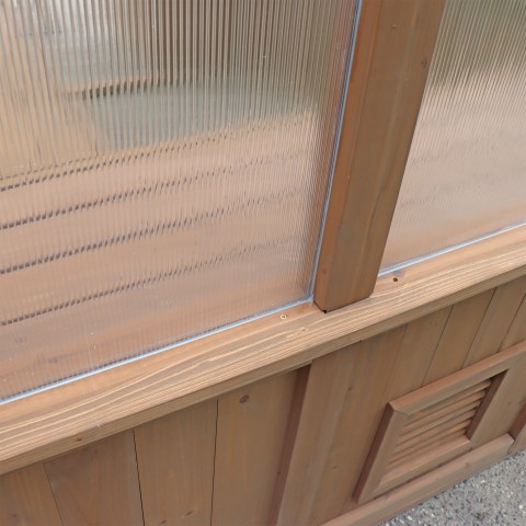 Double-wall polycarbonate windows are strong, durable and provide better insulation over single-wall polycarbonate and deliver superior UV properties and resistance from fading