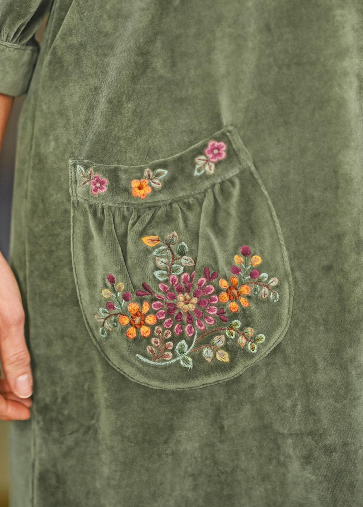 High-Waist Slimming Embroidered Floral Velvet Long Top