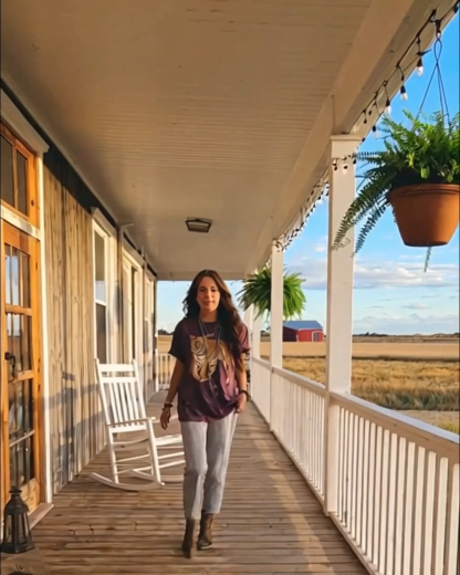 Retro Distressed Tiger Crew Neck T-Shirt