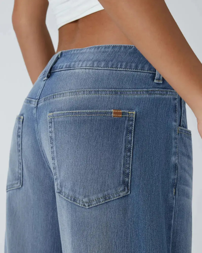 Low-Rise Comfort Jeans