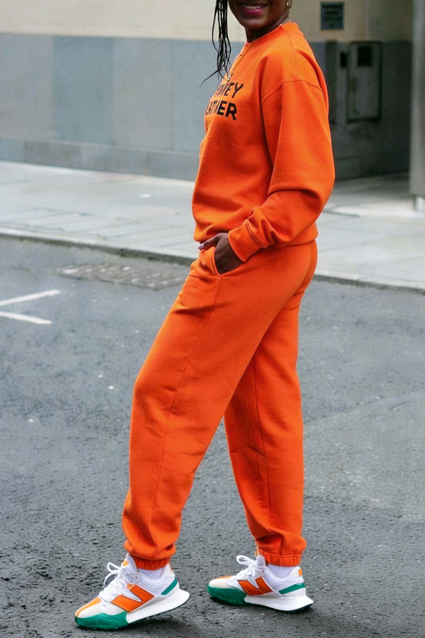 Chic Round Neck Letter Graphic Top