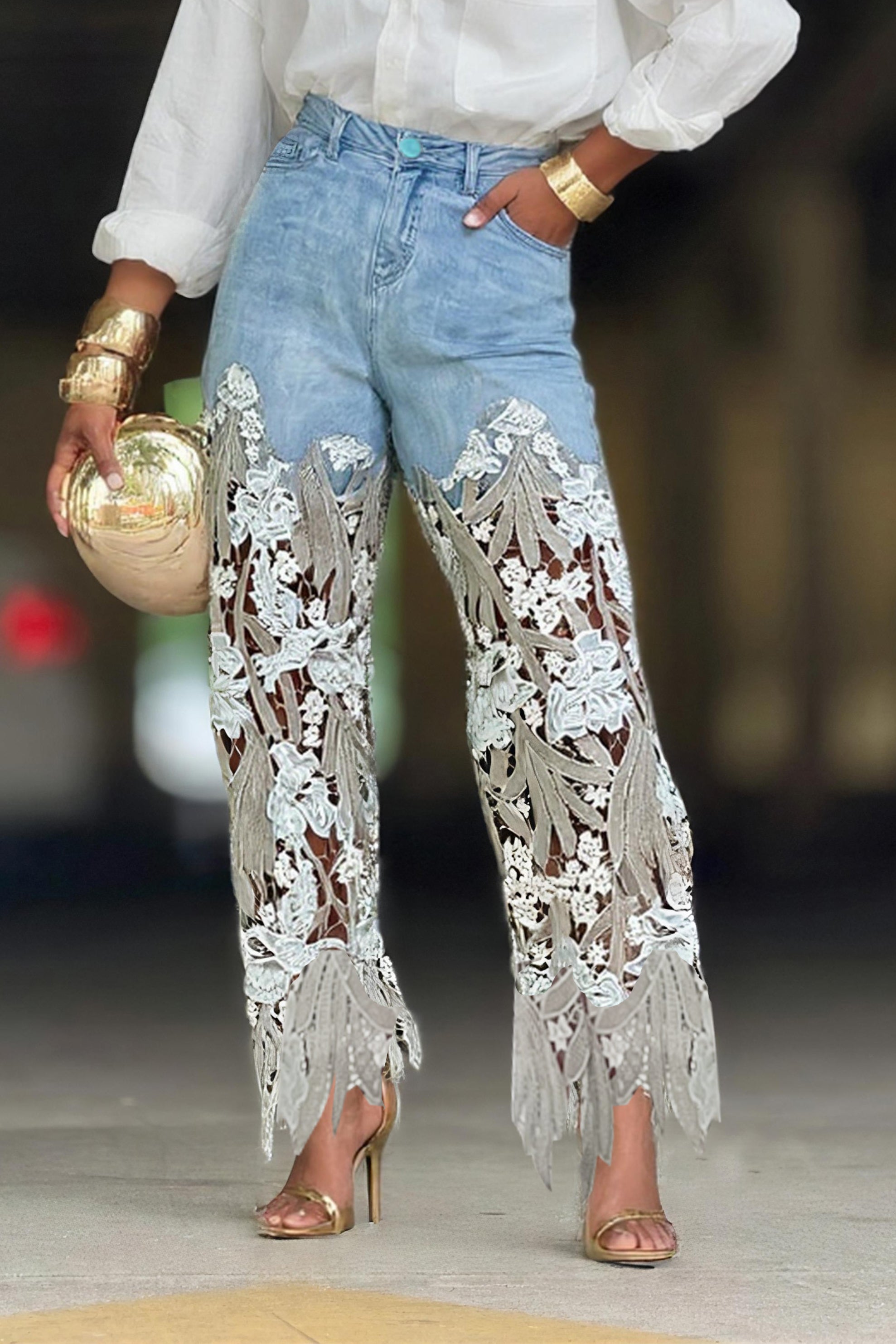 Chic Washed Lace Panel Jeans*