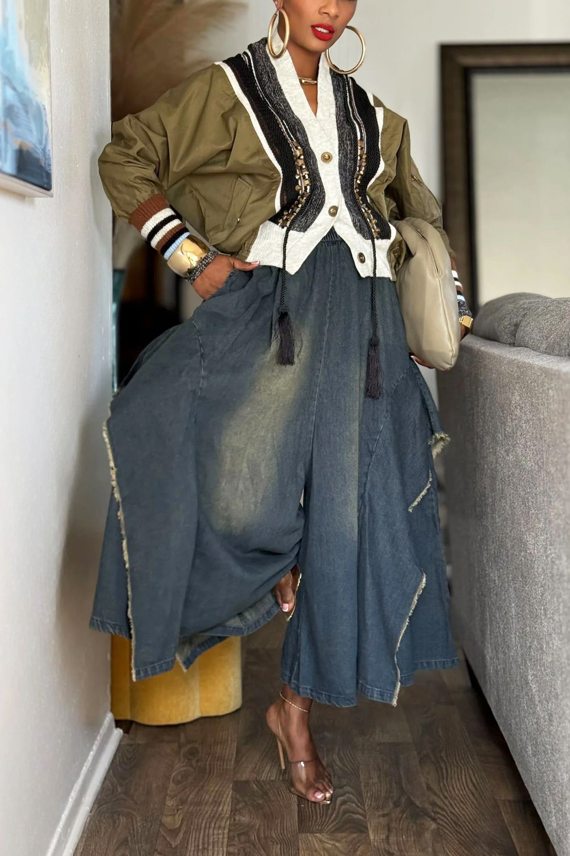 Fashionable Loose Fitting Elastic Waist Frayed Jeans*