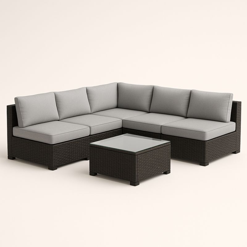 Divano angolare da giardino in rattan sintetico marrone con cuscini grigi.-Nestlivi