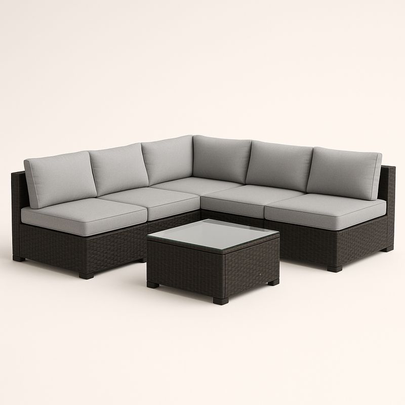 Divano angolare da giardino in rattan sintetico marrone con cuscini grigi.-Nestlivi