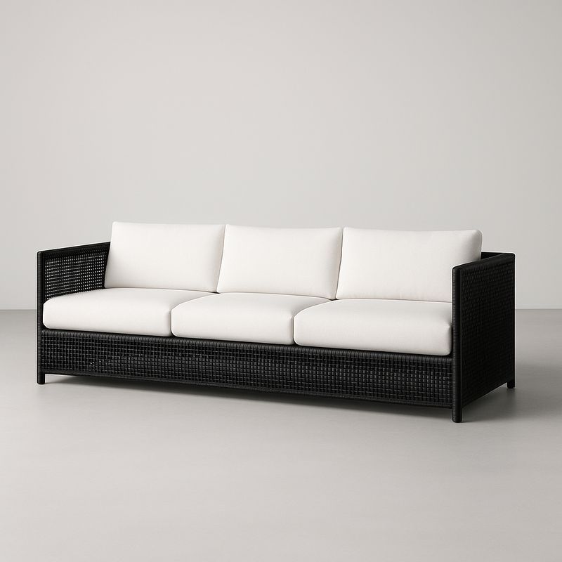 Divano tre posti in rattan sintetico nero con cuscini bianchi-Nestlivi