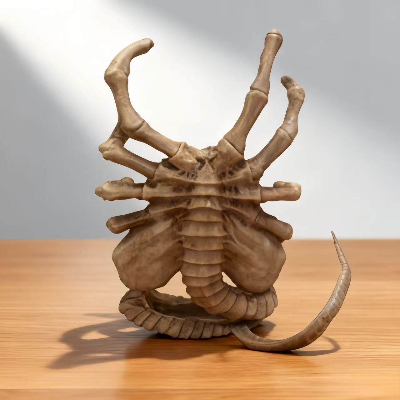 Aline Romulus Facehugger Phone Holder