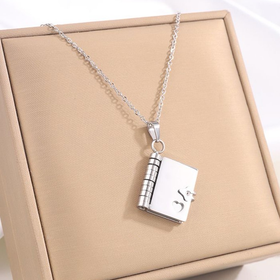 Engraving can open the letter necklace