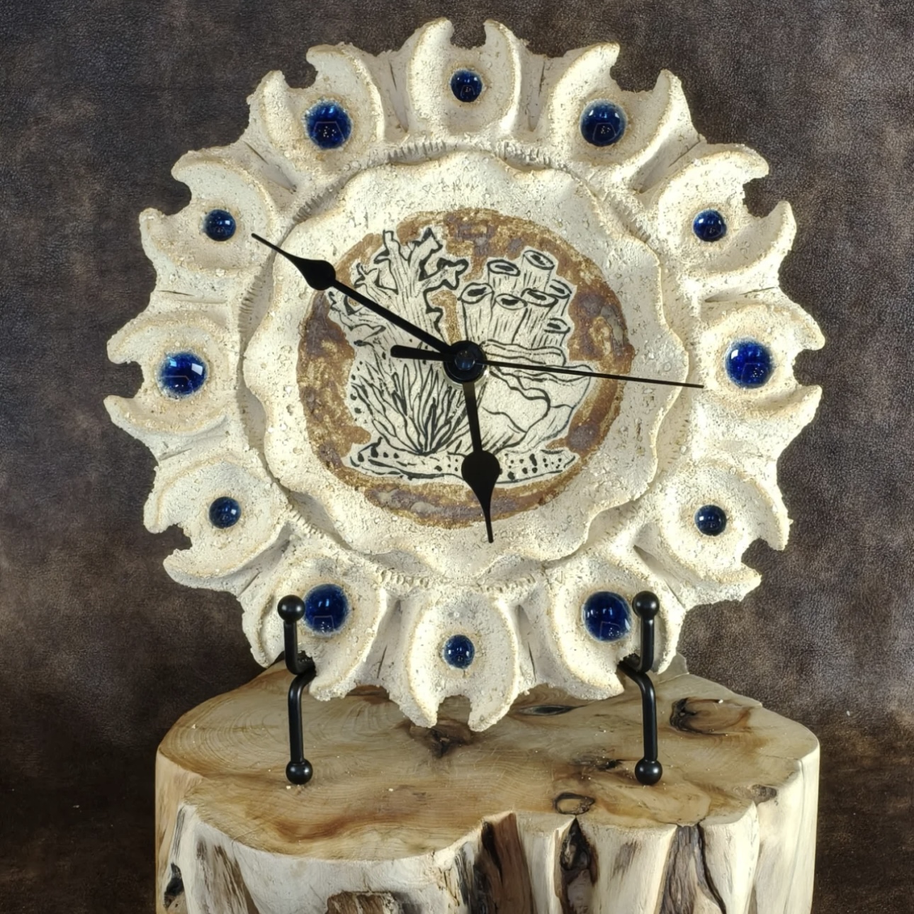 Hand-Molded Coarse-Grained Pottery Clock
