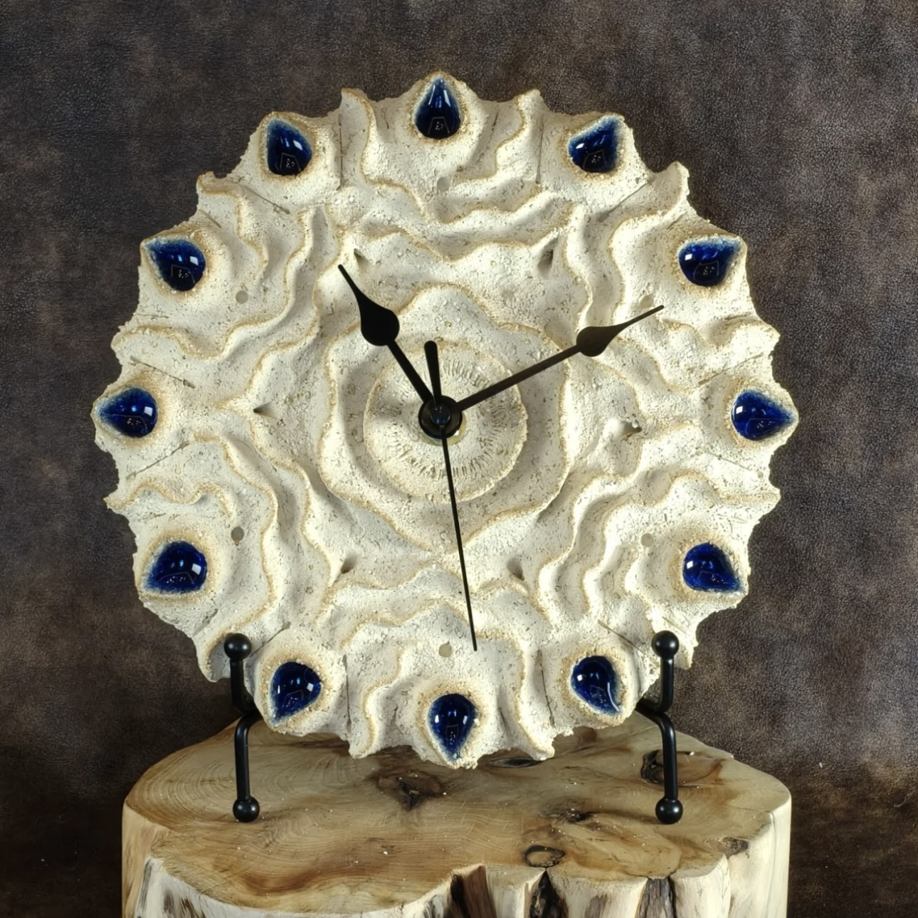 Hand-Molded Coarse-Grained Pottery Clock