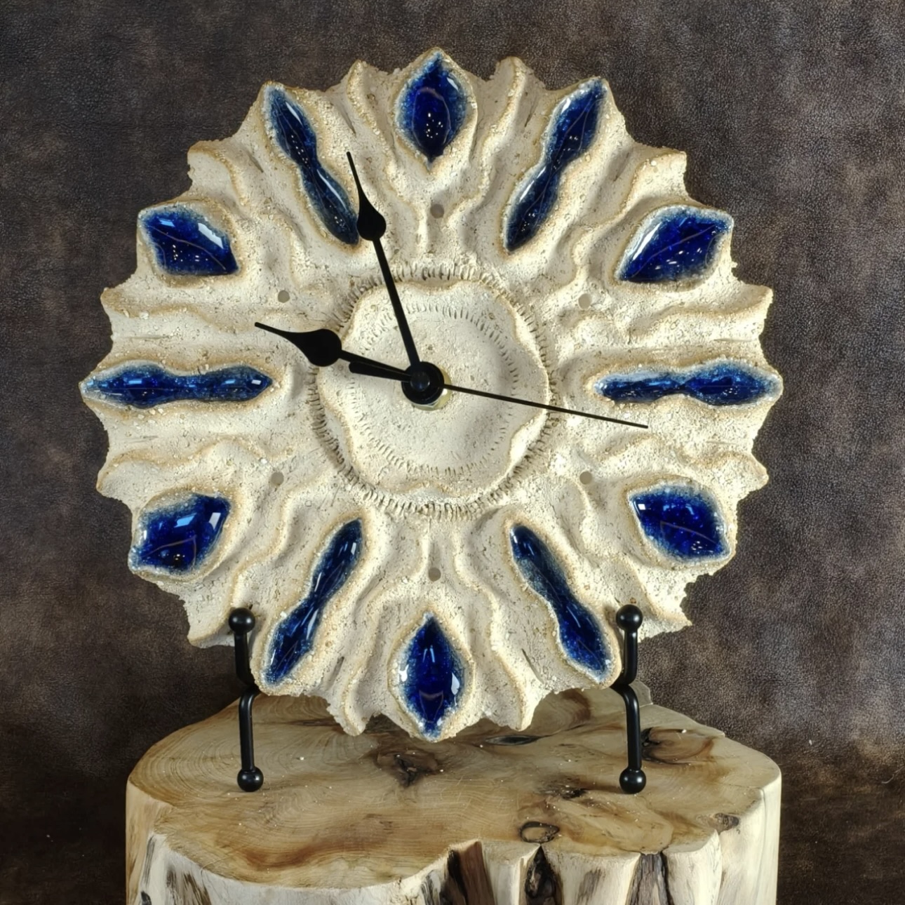 Hand-Molded Coarse-Grained Pottery Clock