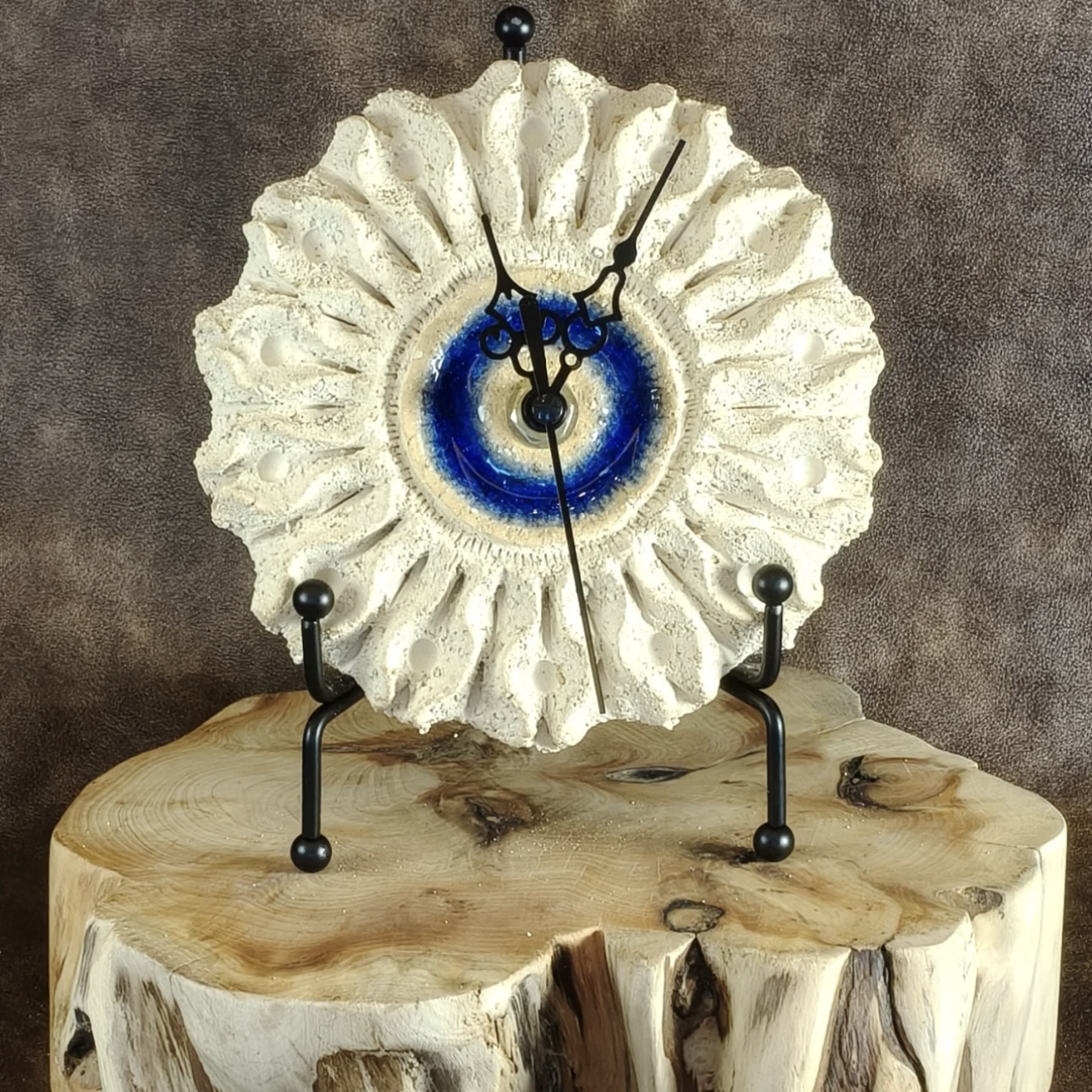 Hand-Molded Coarse-Grained Pottery Clock