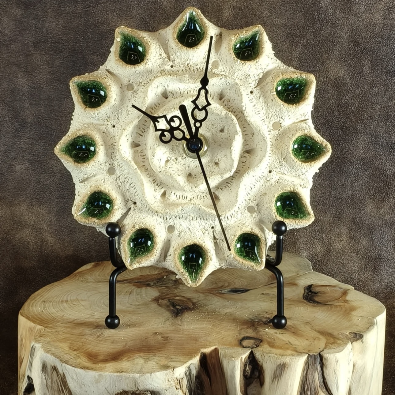 Hand-Molded Coarse-Grained Pottery Clock