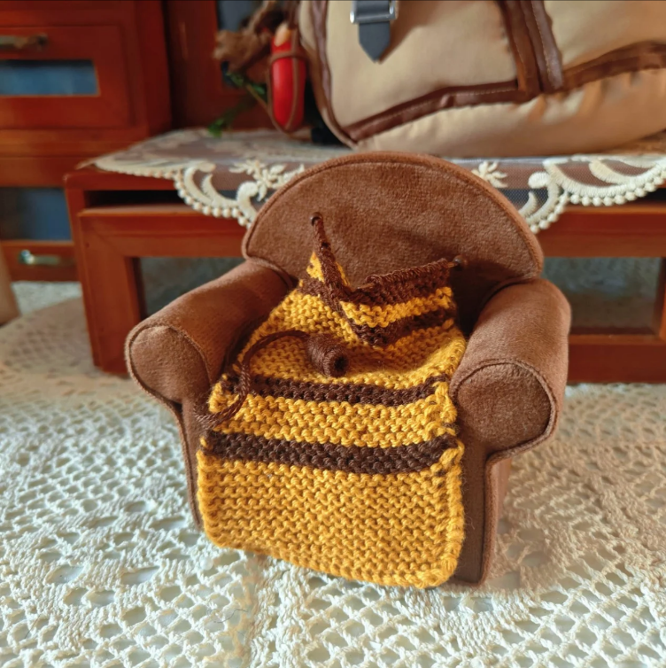 【Limited Edition Handcrafted】Mini Collector's Edition Magic Sofa