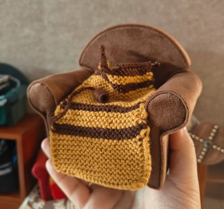 【Limited Edition Handcrafted】Mini Collector's Edition Magic Sofa