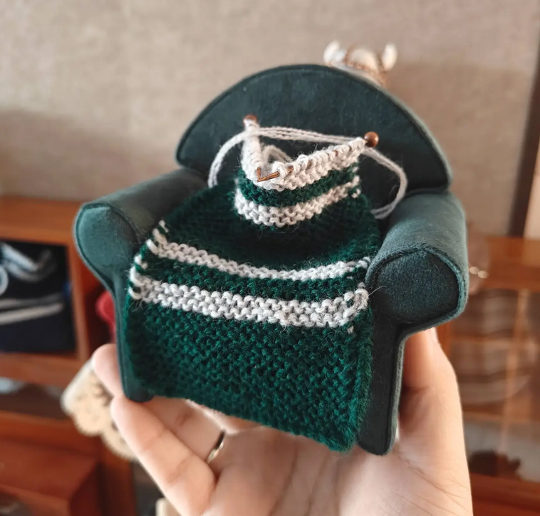 【Limited Edition Handcrafted】Mini Collector's Edition Magic Sofa