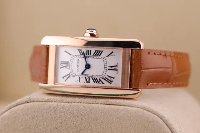 cathtrtier Tank Américaine Women Quartz Silver Alligator Watch W2607456