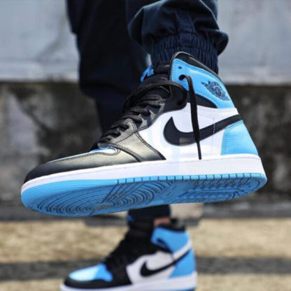 Air Jordan 1 Retro High OG UNC Toe