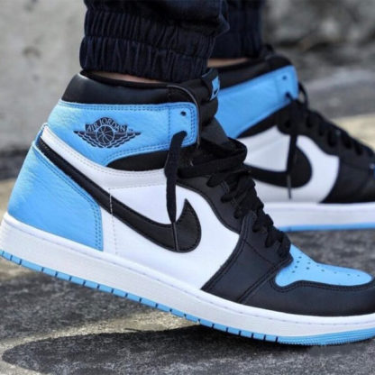 Air Jordan 1 Retro High OG UNC Toe