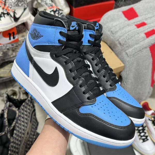 Air Jordan 1 Retro High OG UNC Toe