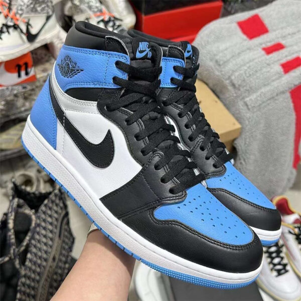 Air Jordan 1 Retro High OG UNC Toe