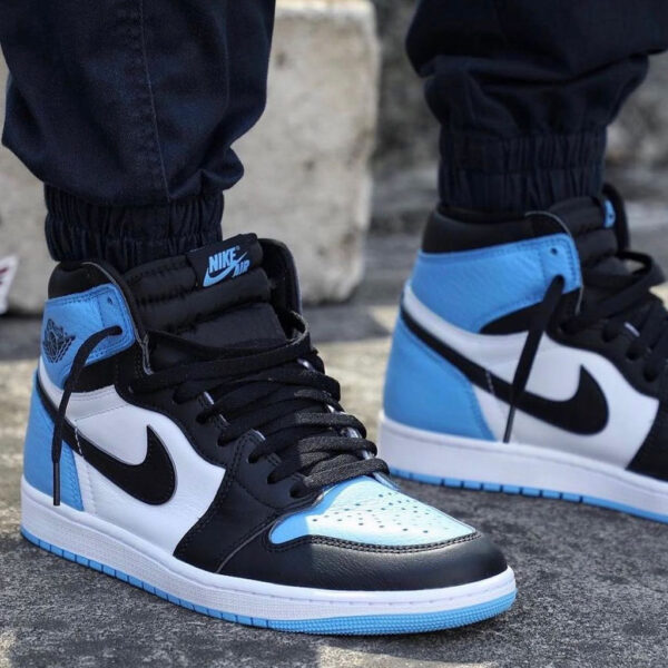 Air Jordan 1 Retro High OG UNC Toe