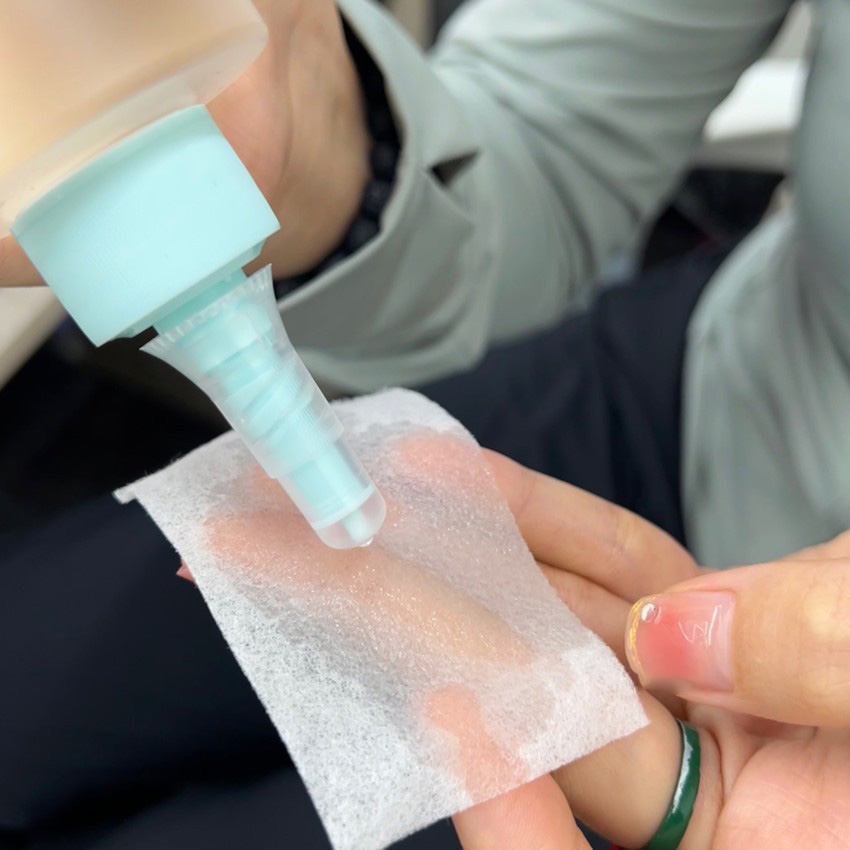 Oil-Control, Acne-Fighting, Blackhead-Removing Cleansing Solution