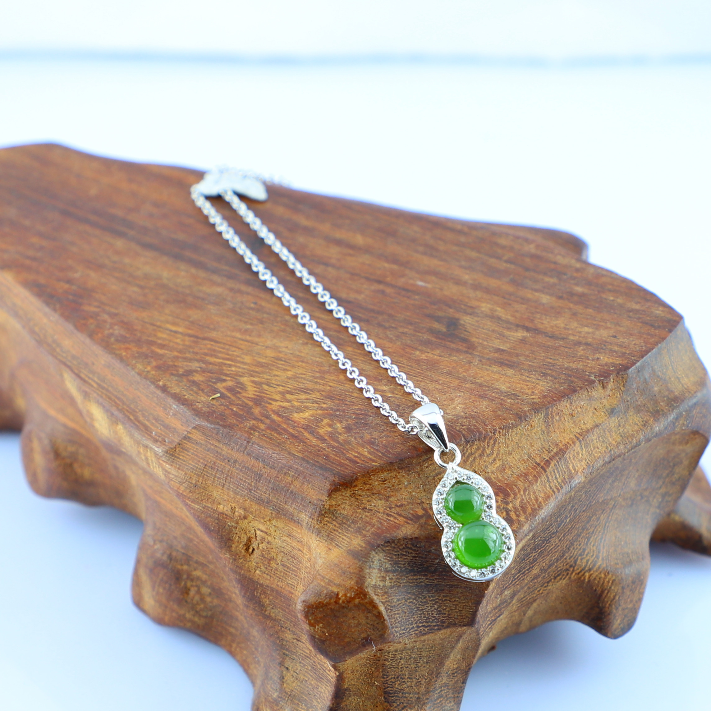 P11034 Nephrite Pendant