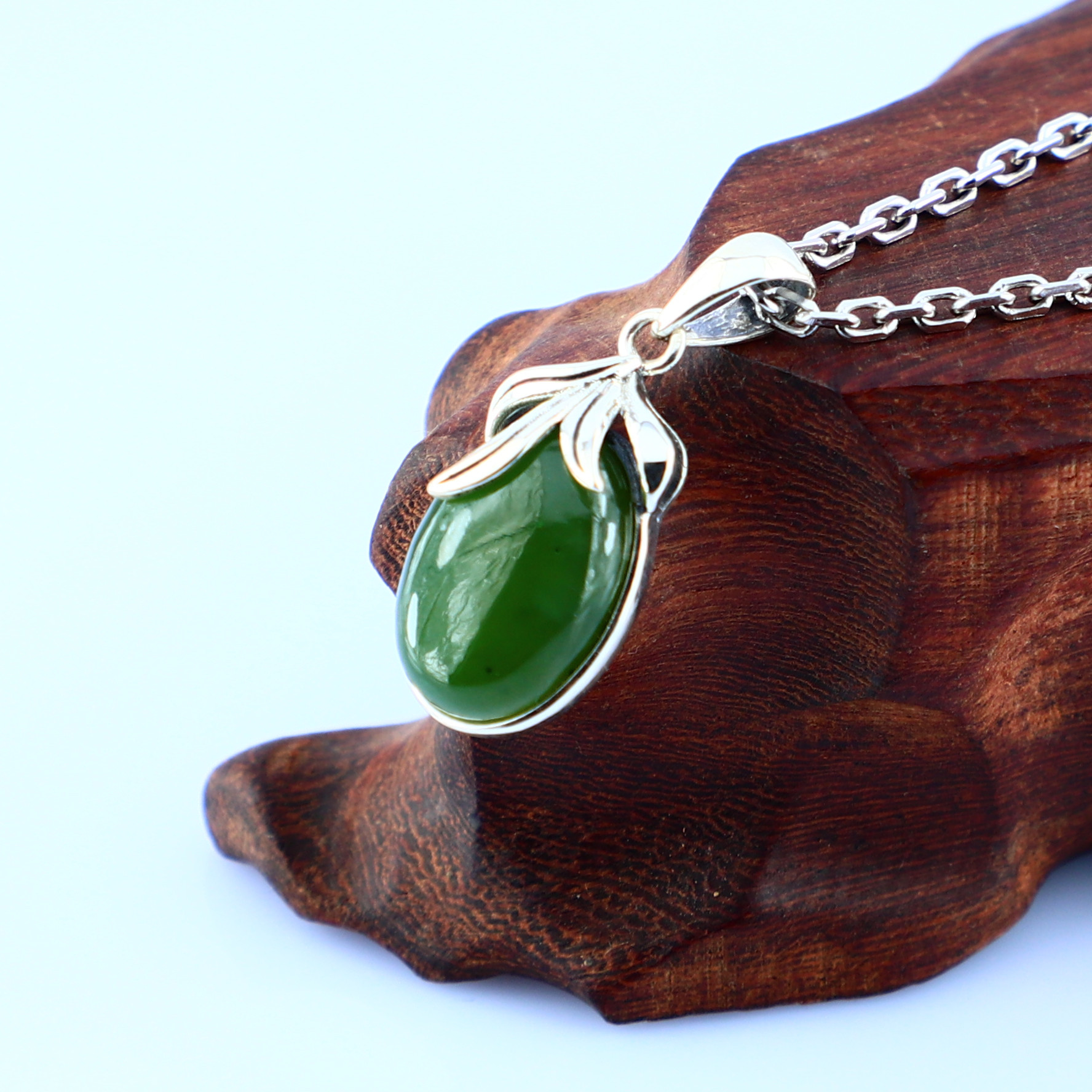 P11008 Nephrite Pendant