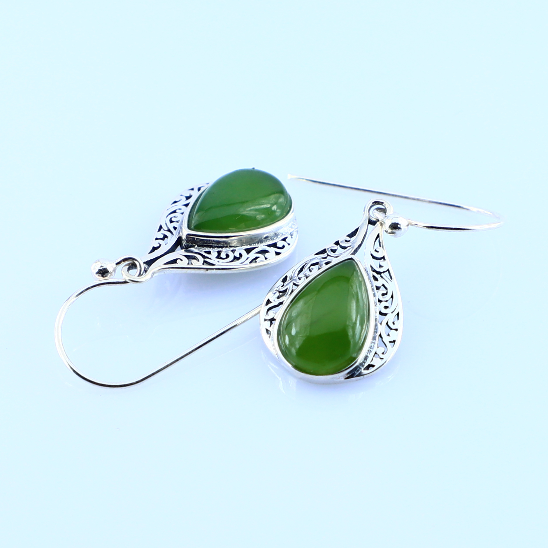 E9981 Nephrite Pendant