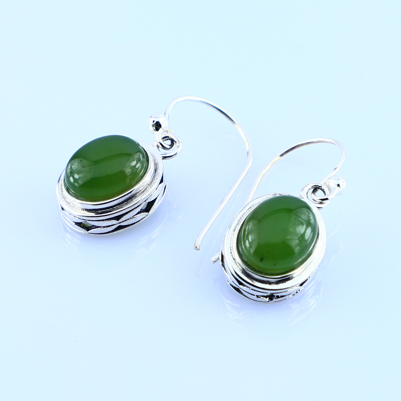 E9835 Nephrite Pendant