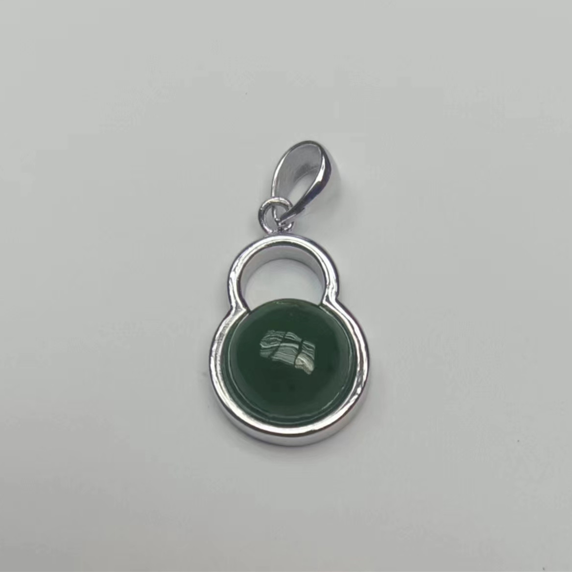 P11103 Nephrite Pendant