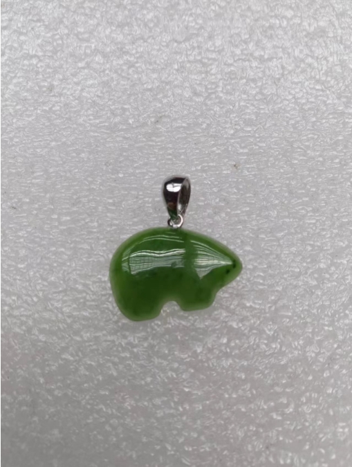 bear SP300 Nephrite Pendant